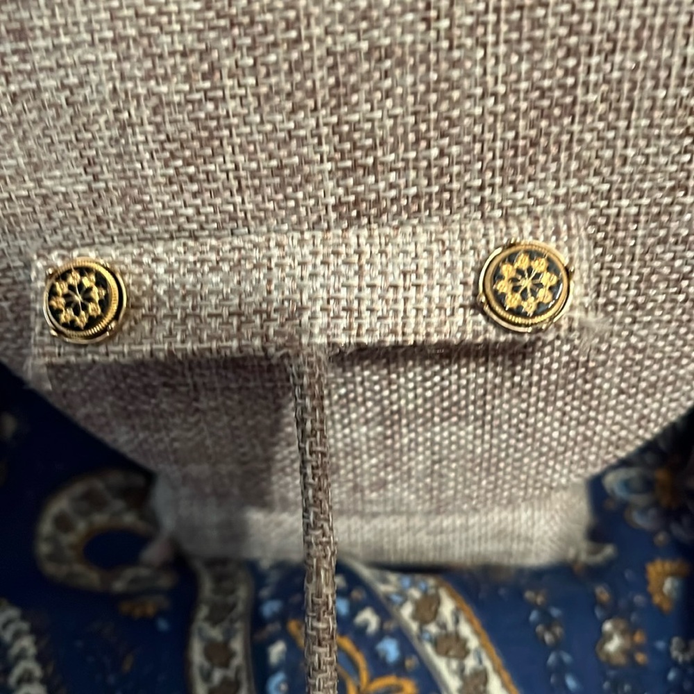 Avon gold tone earrings, Lot S